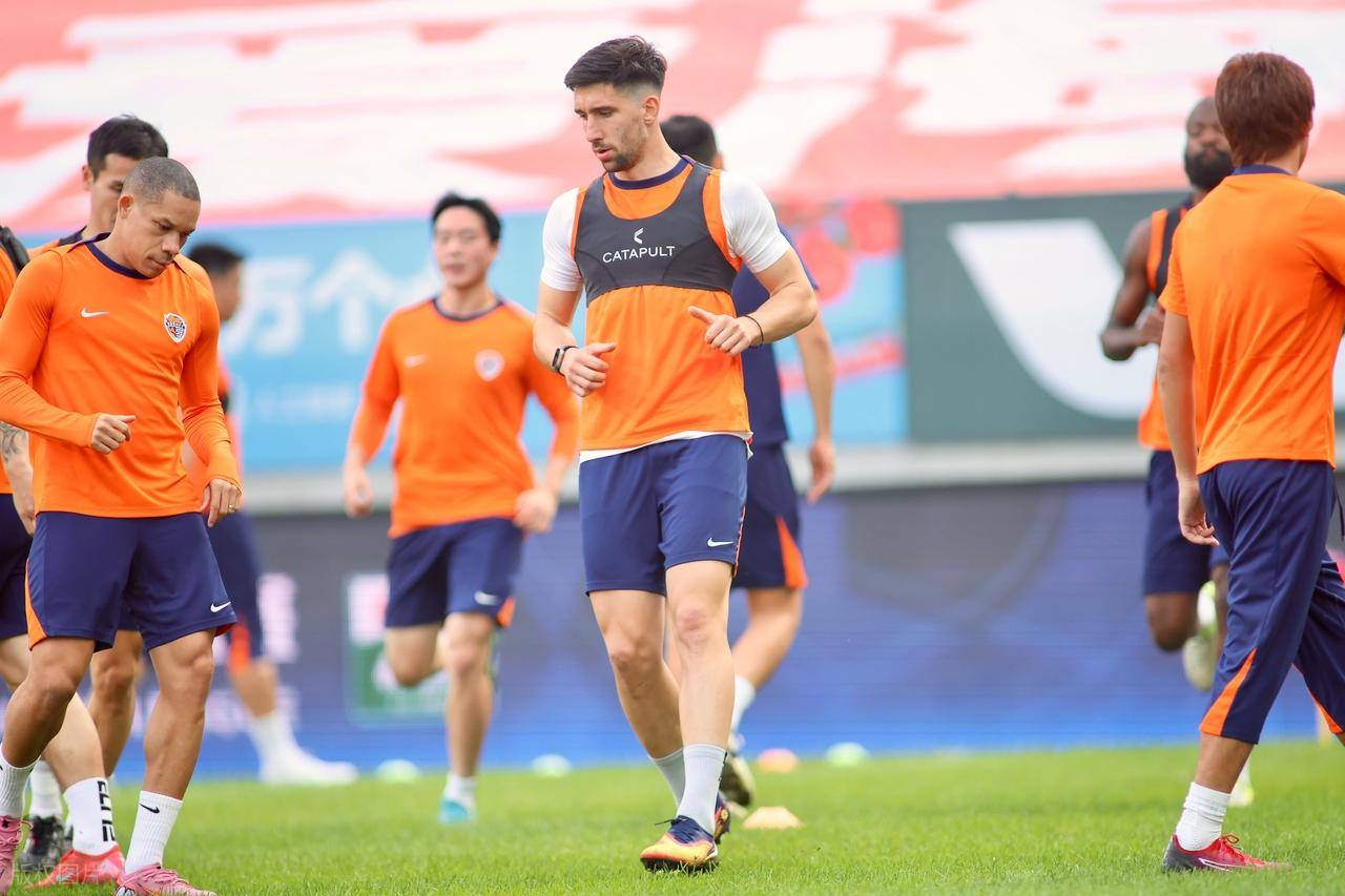 九游VIP-包含中超联赛球员实力卓越，各显神通的词条