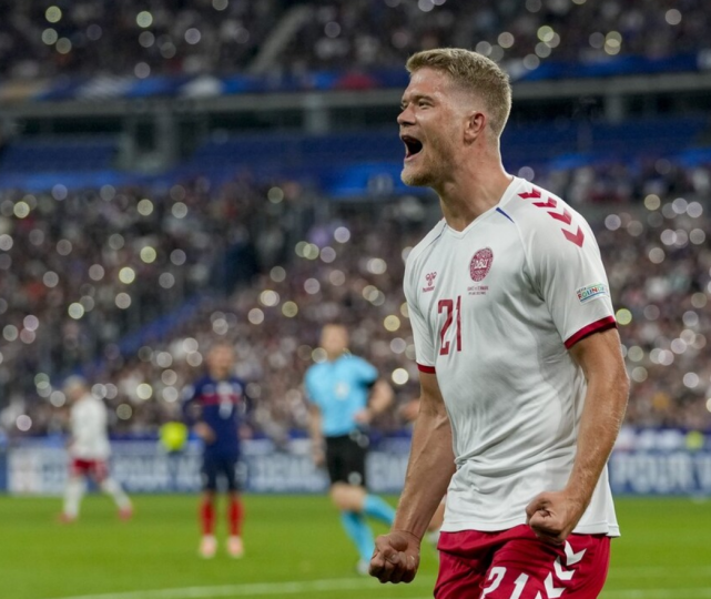 法国队绝杀英格兰队，波尔刷新纪录