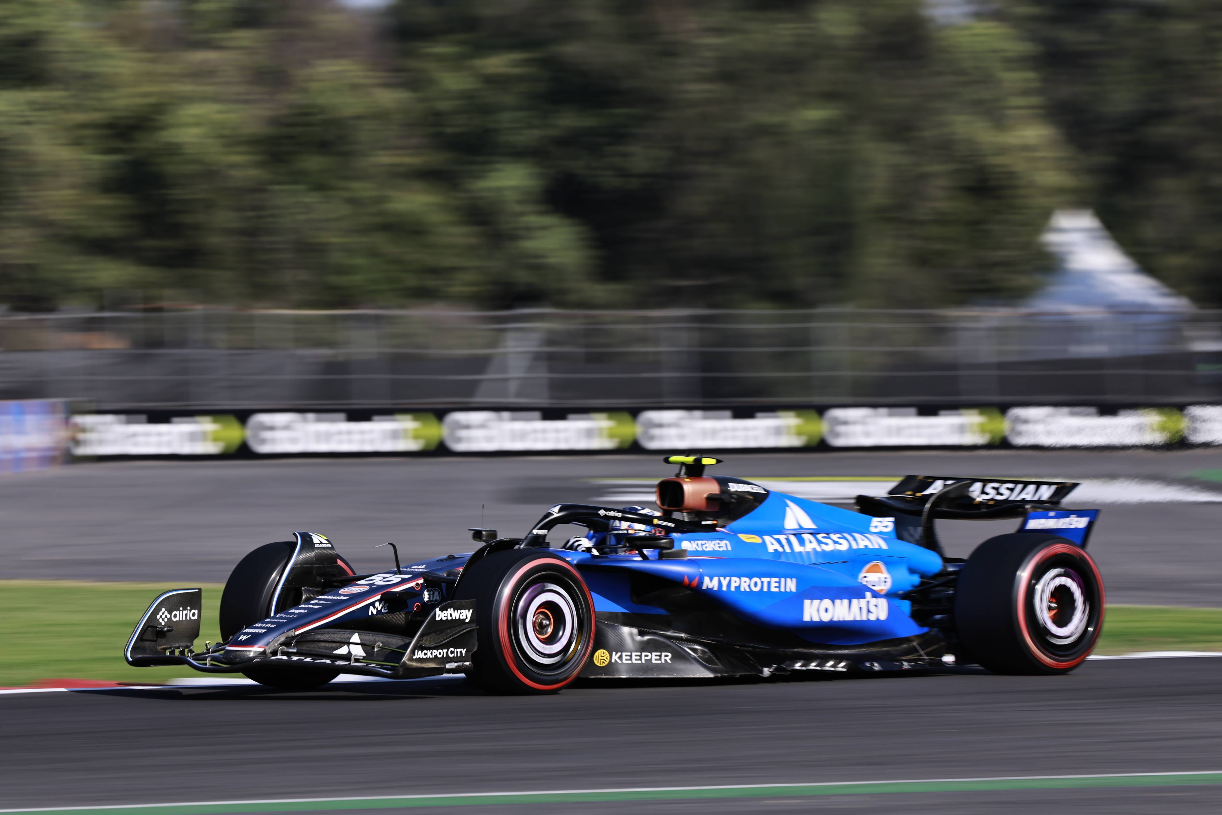 九游体育直播-雷诺车队碾压红牛车队，汉密尔顿关键制胜的简单介绍