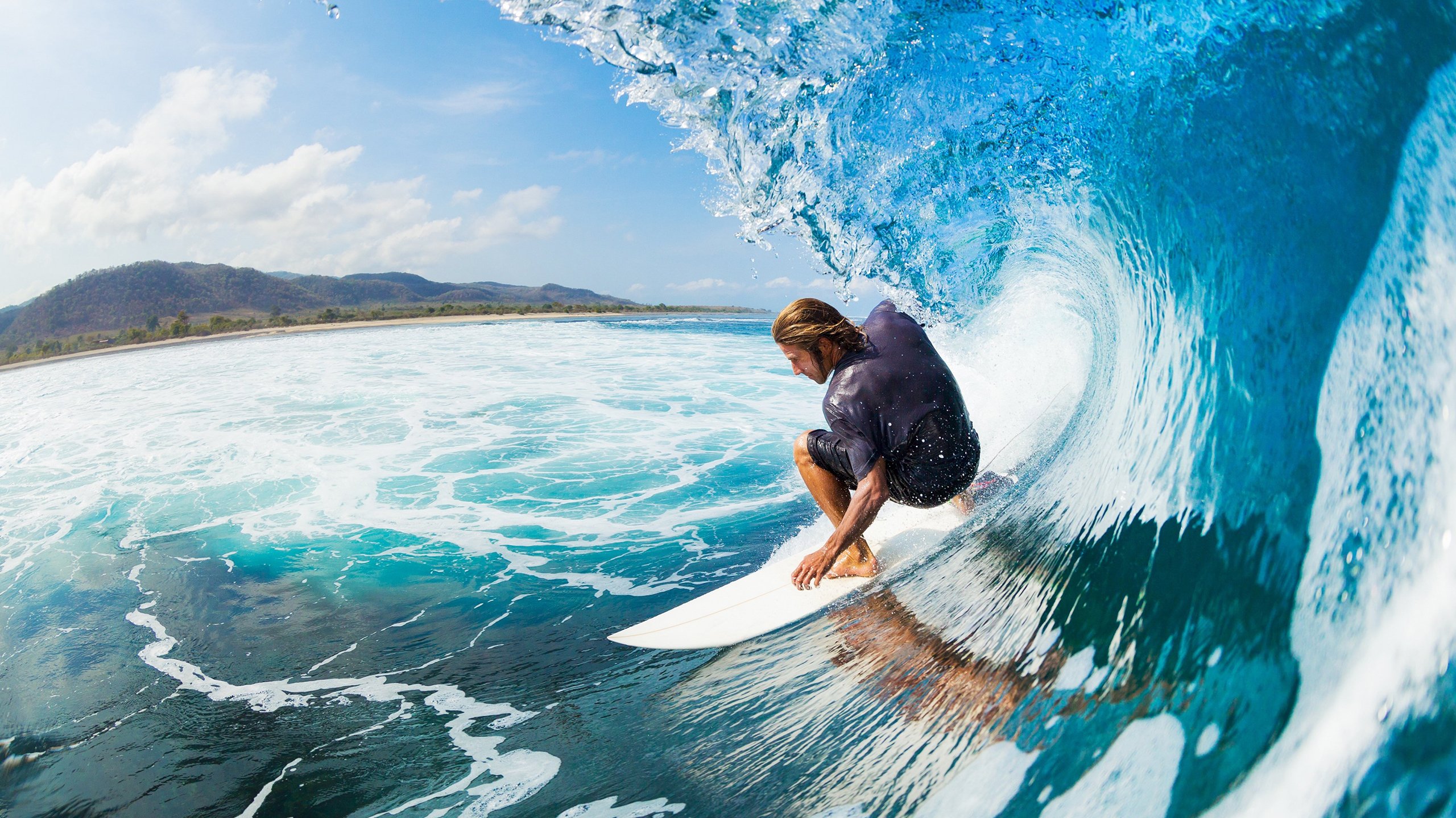 青岛队鏖战火箭，伦纳德高光表现点燃全场